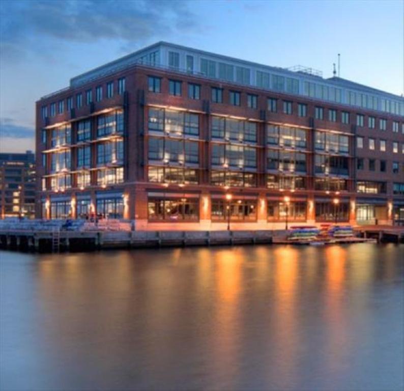 Global Luxury Suites At Harbor Point Baltimore Exterior photo